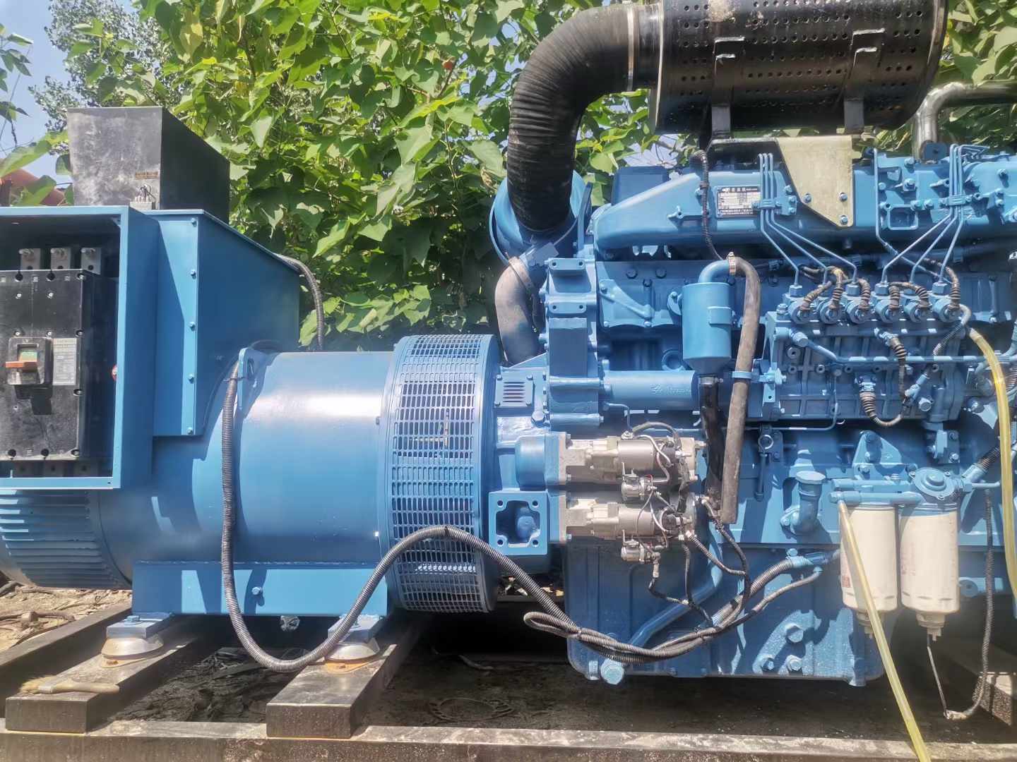 君山详细说明降低 800kW 柴油发电机输出电流波动的方法