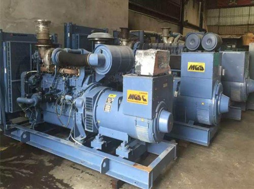 君山发电机组带负载降电压是什么原因照成的？