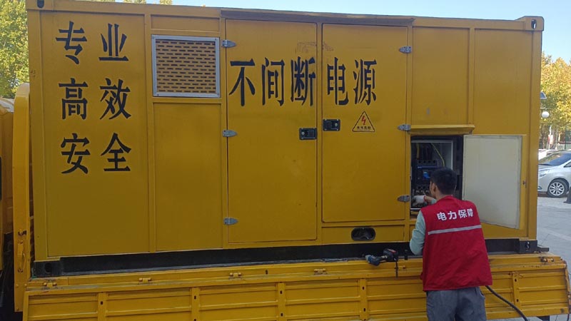 君山柴油发电机组和UPS电源配合使用时，如何避免切换过程中的电力中断？