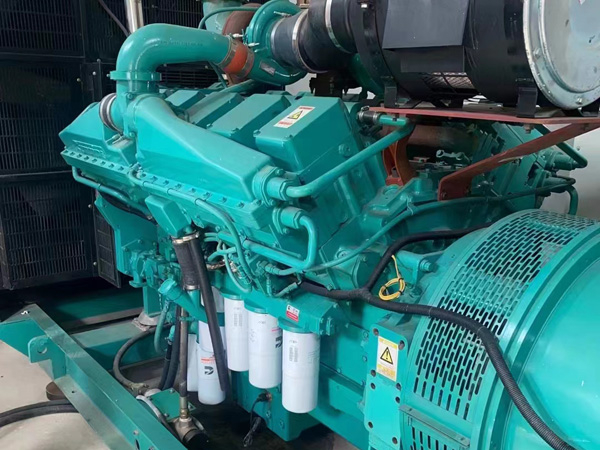 君山更换100kW柴油发电机组机油时，需要注意哪些事项？